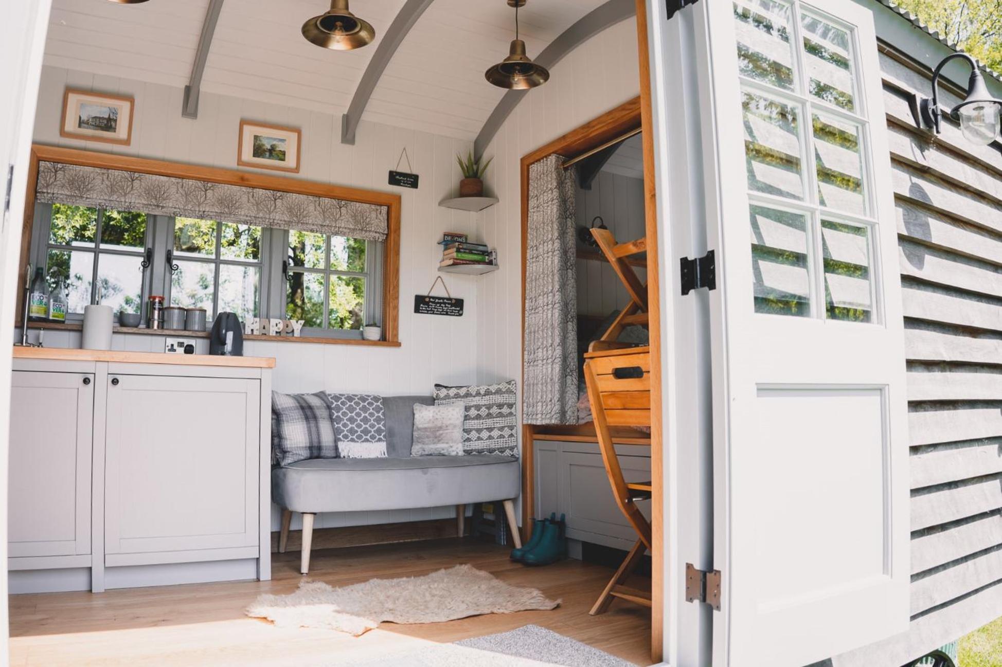 Somerset Shepherds Huts Otel Winsham Dış mekan fotoğraf