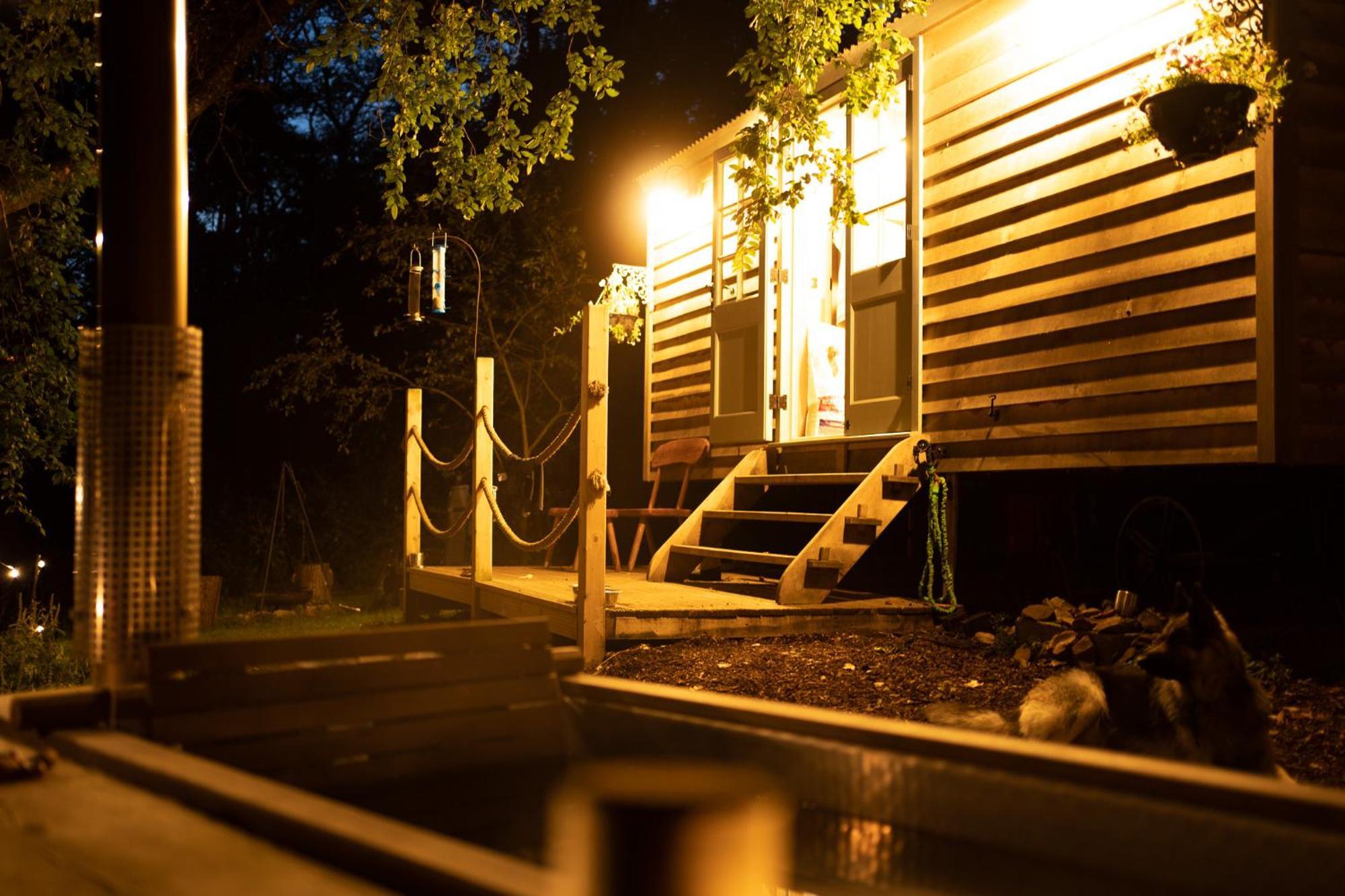 Somerset Shepherds Huts Otel Winsham Dış mekan fotoğraf