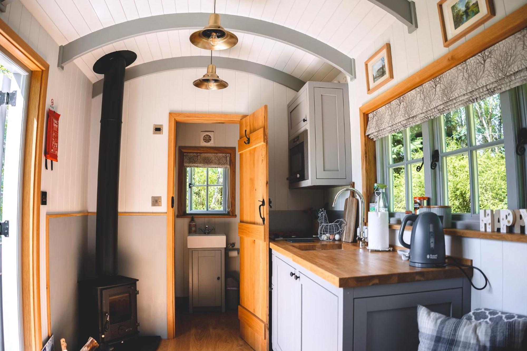 Somerset Shepherds Huts Otel Winsham Dış mekan fotoğraf